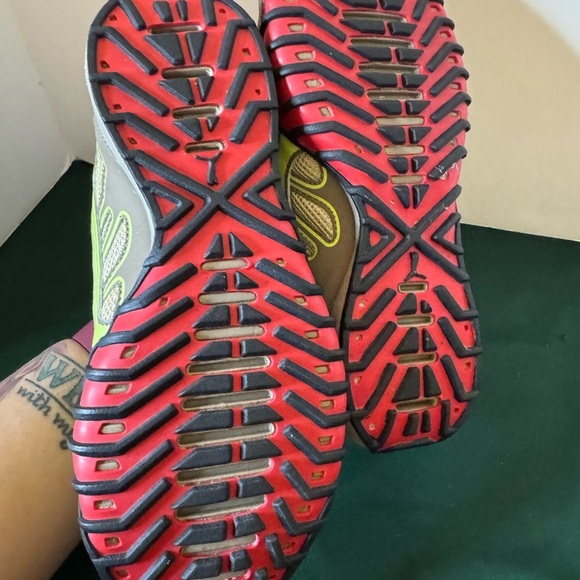 NWOT Women’s PUMA Fells Trail Running Shoes Khaki -Fossil-Sunny Lime Size 7 - Picture 8 of 13